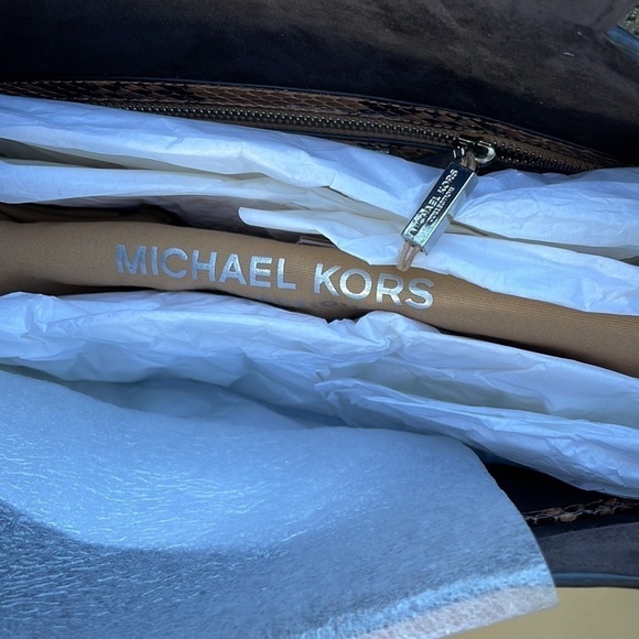 MICHAEL KORS COLLECTION 🌸Bancroft Oversized Calf Leather Python Shoulder Bag - Picture 9 of 14